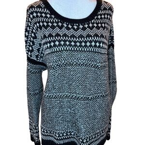 Old Navy Women’s Long Sleeved Monochrome Patterned Sweater In Black And White